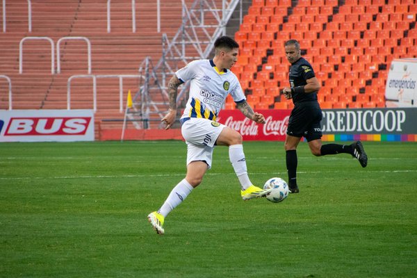 What are the challenges of managing a football team with players of varying skill levels, and how can they be overcome?